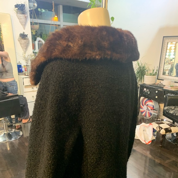 Vintage black Shearling fur coat with Fox collar - Picture 6 of 6